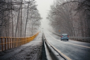 冬日汽车旅行风光摄影图片