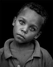 非洲黑人小男孩黑白肖像图片