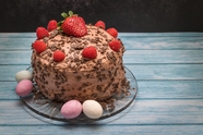 复活节彩蛋巧克力草莓蛋糕图片