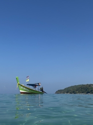 泰国普吉岛海上小艇图片