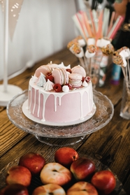 粉色奶油马卡龙蛋糕图片