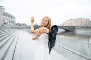 欧美黑色翅膀天使美女写真图片