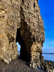 海岸巨型怪石图片