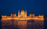 布达佩斯城市建筑夜景图片