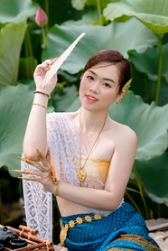 亚洲极致诱惑传统服饰性感美女图片