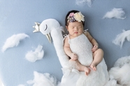 新生儿宝宝满月写真艺术摄影图片