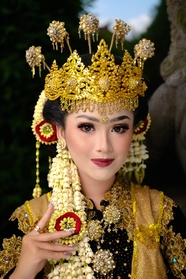 印度尼西亚传统服饰新娘美女图片
