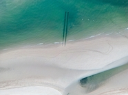 蓝色大海白色沙滩海岸风光摄影图片