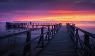唯美紫色黄昏湖泊风光摄影图片