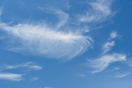 蓝色天空白色浮云图片
