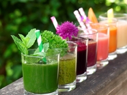 五颜六色健康蔬菜果汁图片