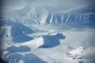 白色冰雪世界雪山山脉风光摄影图片