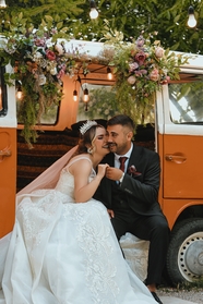 欧美汽车旅行婚纱写真摄影图片