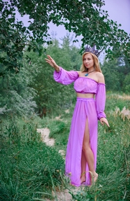 夏日性感紫色连衣裙美女写真图片