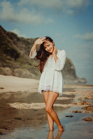 巴厘岛海滩度假美腿性感美女图片