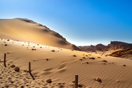 荒芜干旱戈壁沙漠风光摄影图片