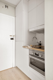 厨房白色橱柜蒸烤箱摄影图片