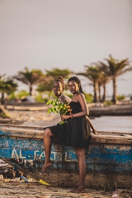 非洲黑人情侣海滩写真图片