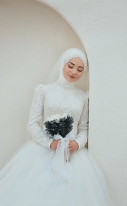 穆斯林美女白色婚纱写真摄影图片