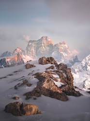 冬季雪域高山山脉风景摄影图片