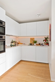 白色家居厨房橱柜装修效果图摄影