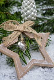 圣诞节木制五角星装饰物摄影图片