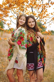 秋季乌克兰闺蜜美女写真图片
