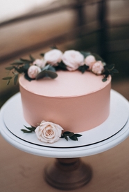 粉色裱花奶油蛋糕图片