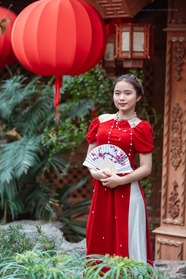 春节时尚传统手持折扇美女图片
