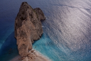 蓝色大海海岸岩石风光摄影图片