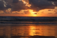 日暮黄昏大海夕阳海滩图片