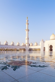 白色圆顶清真寺建筑景观摄影图片
