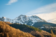 瑞士蓝天白云雪域高山图片