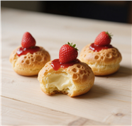 草莓奶酪点心摄影图片