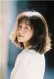 清新治愈系美女梨花头摄影图片