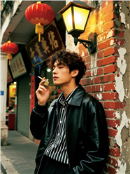 黑色皮夹克抽烟帅哥图片