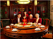 团圆饭全家福摄影图片