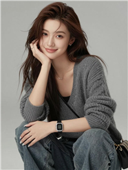 灰色宽松针织外套长卷发美女图片