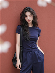 松弛感穿搭美女写真摄影图片