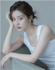 氛围慵懒俏皮性感美女图片